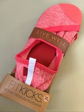 LIVE WELL FIT KICKS